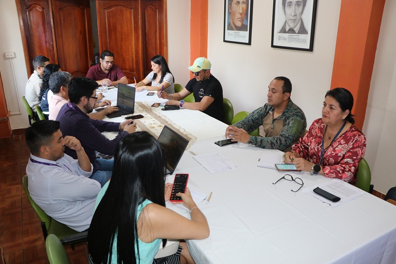 Gobernador de Napo lidera reunión del Puesto de Mando Unificado
